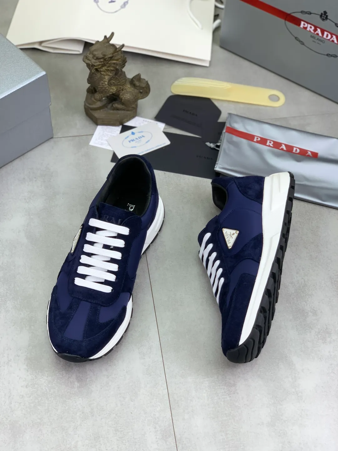 Men's men's shoes💰P580💰【New model】Top quality, new popular models on the official website, which will never go out of style for a century,🆘 The trendy brand (Prada) mainly promotes popular models, avant-garde and versatile fashionable men's shoes, private version molding, cowhide surface splicing 1:1 oil edge processing... fashionable and simple, original imported cowhide interior cowhide feet; the atmosphere and personality are more fashionable, eye-catching and pursuing class. It will subvert old ideas and be a must-have for fashionistas who want to spend time with you! Must keep it! High-end comfort, high-end quality workmanship. Size: 38-44 Various colors available. full package